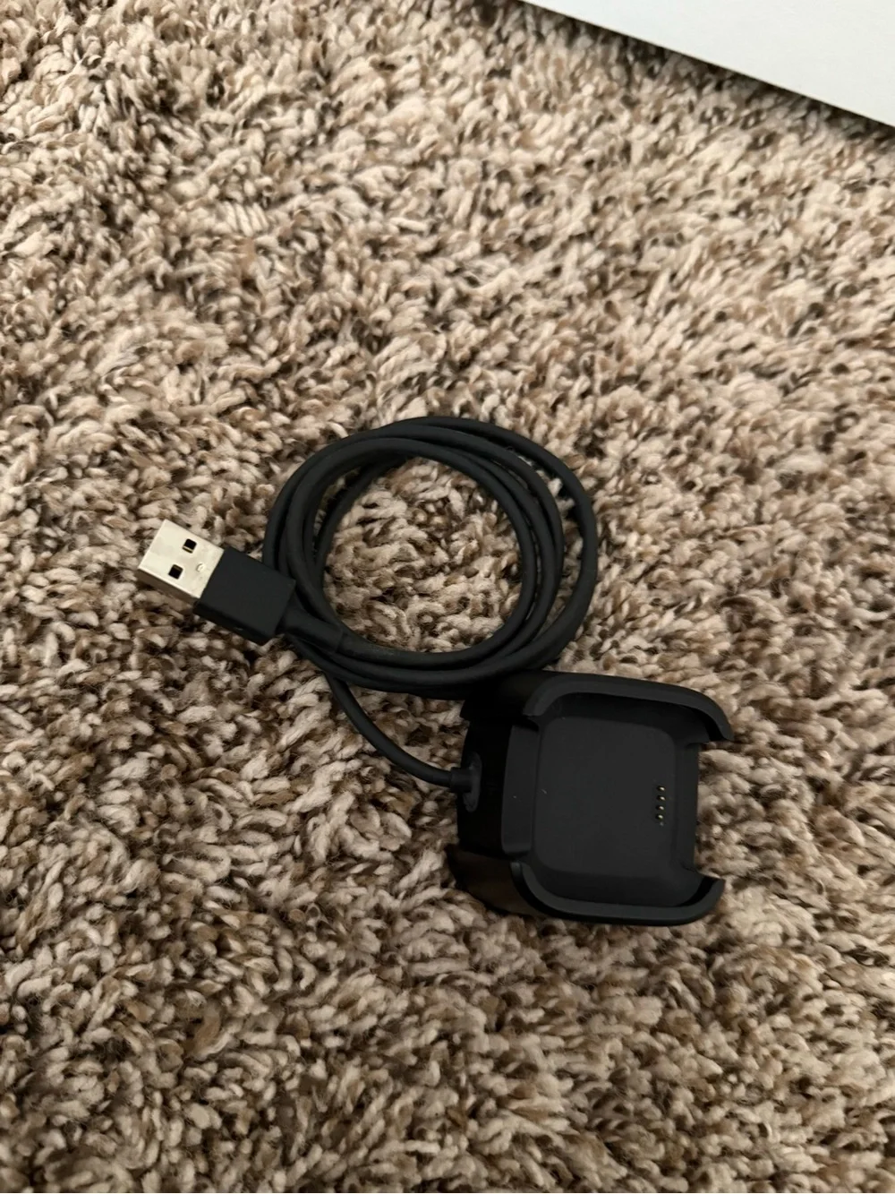 fitbit versa - includes charger and four bands [WORKING]
